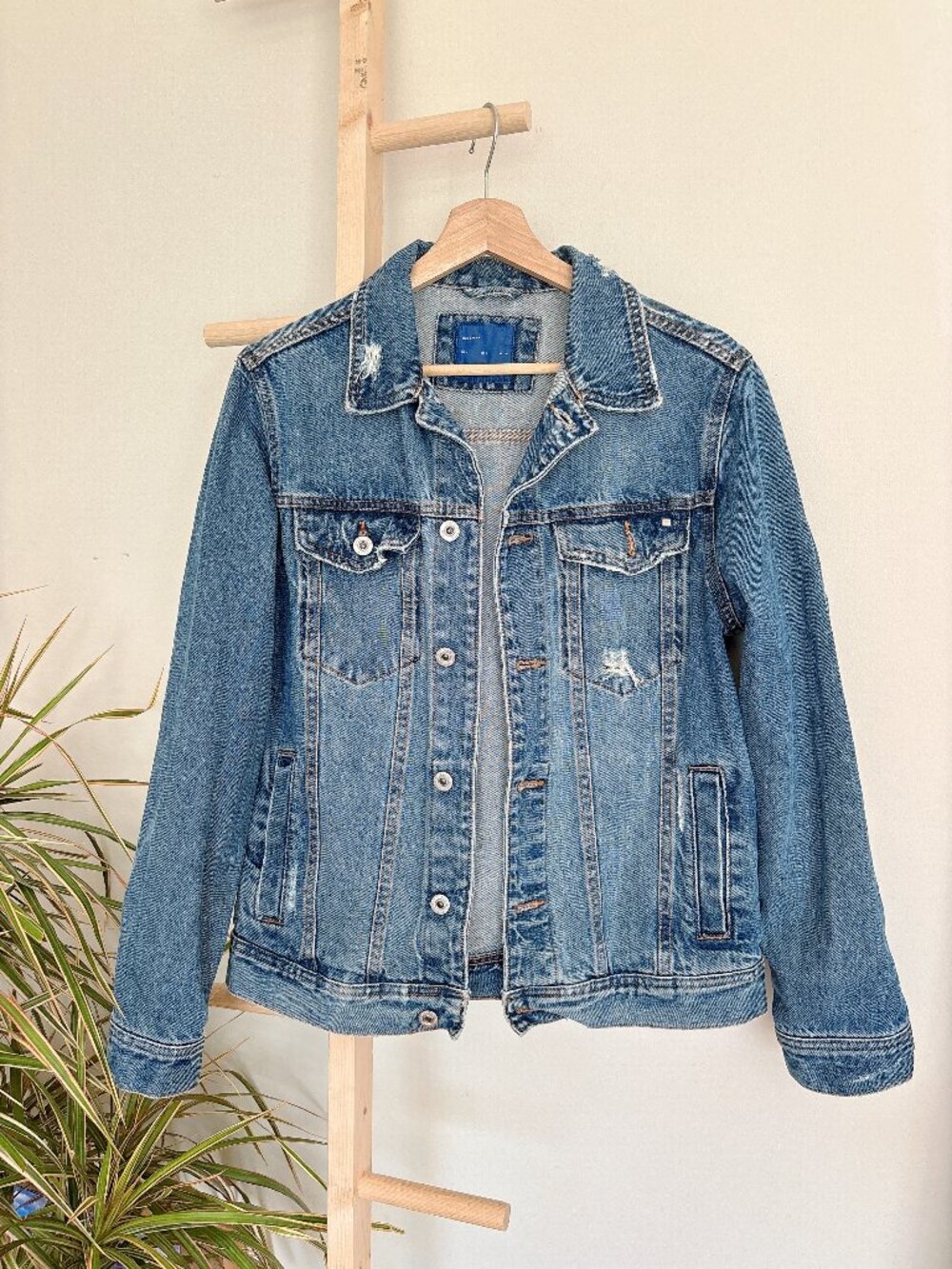 Zara Man Denim Jacket – Men’s M / Fits Women’s S
